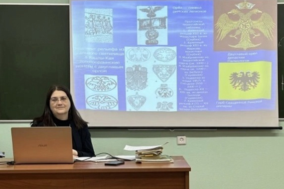 История двуглавого орла на гербе России стала темой «открытого диалога» в МАУ